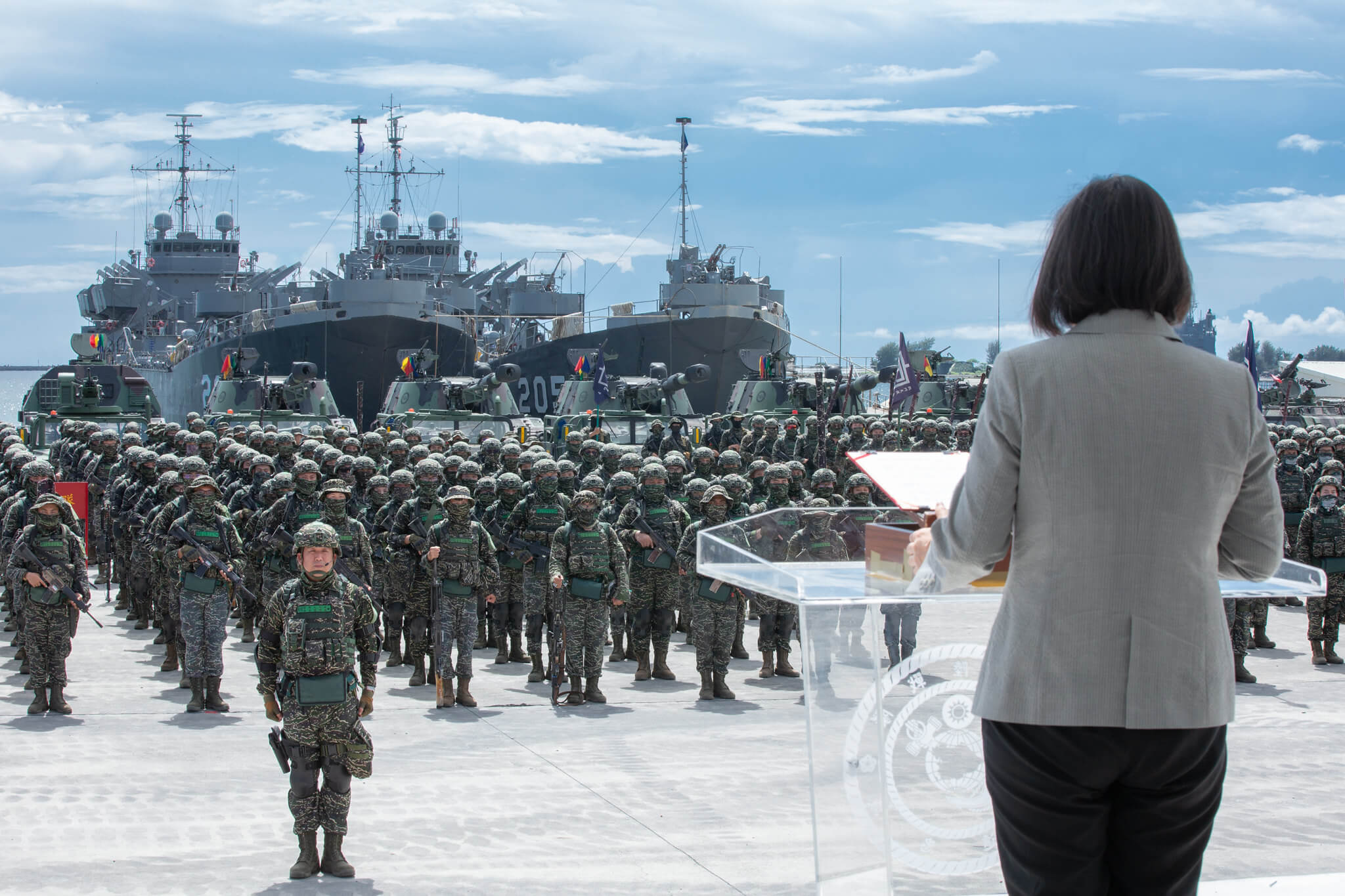 Taiwanská prezidenta v Kao-siungu a pěchota