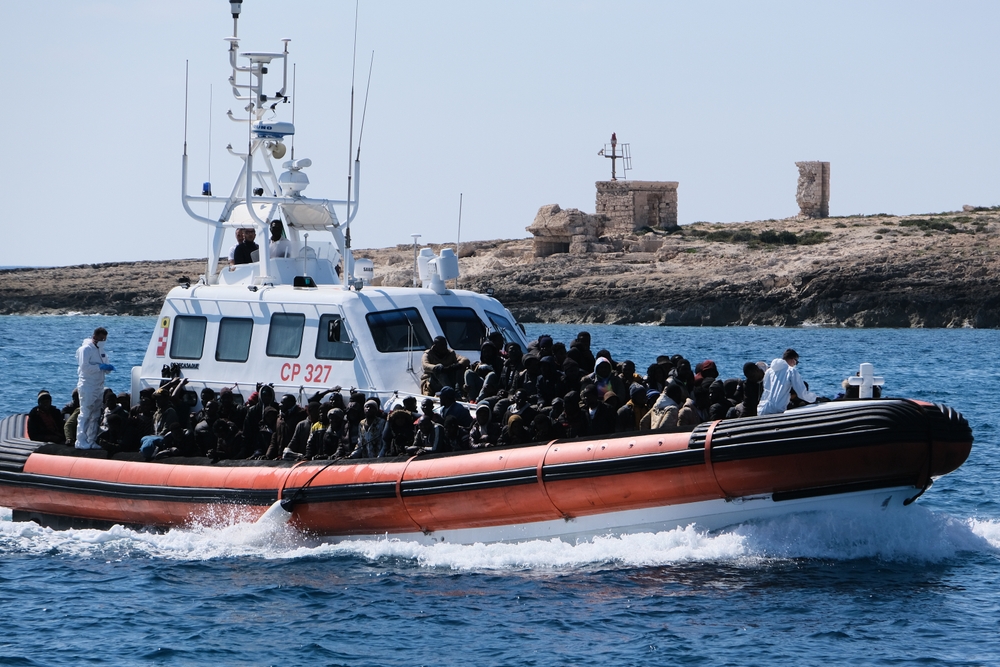Preoccupazioni per maltempo e difficoltà economiche in Tunisia.  L’isola di Lampedusa si trova nuovamente ad affrontare l’assalto dei migranti