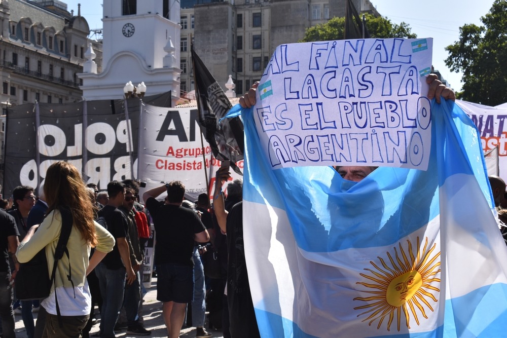 Protest proti opatřením prezidenta Mileie v Buenos Aires / Shutterstock