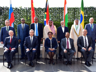 Zasedání poradců BRICS pro národní bezpečnost, které se konalo v Sandtonu před 15. summitem lídrů BRICS v srpnu v Jihoafrické republice. Foto: Jihoafrická vláda, Flickr (CC BY-ND 2.0 DEED)