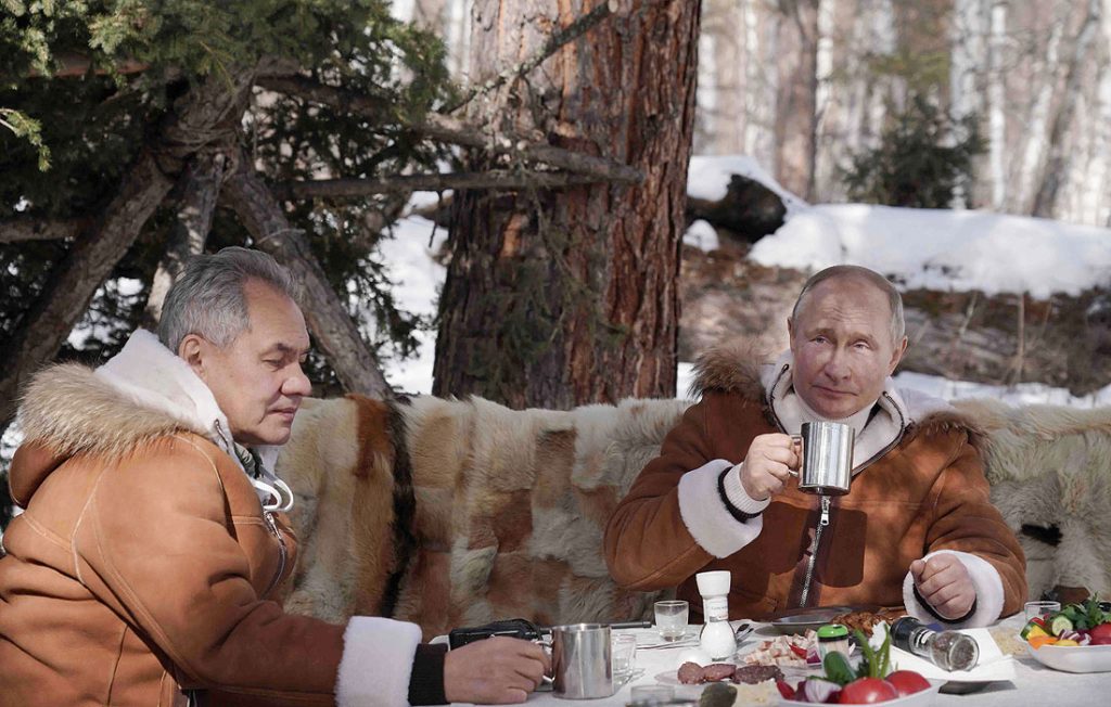 Putin a Šojgu při výletě na Sibiř