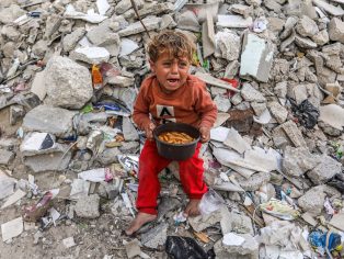 Palestinské dítě v Chán Júnis | Foto: Anas-Mohammed/Shutterstock