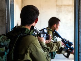 Příslušníci izraelské armády | Foto: Shutterstock