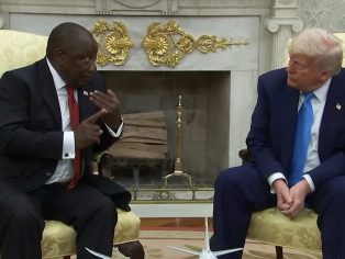 Prezident JAR Cyril Ramaphosa v debatě s americkým prezidentem Donaldem Trumpem | Foto: CNBC/YouTube