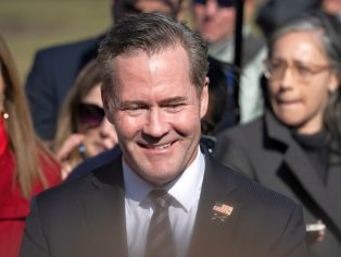 Bývalý národněbezpečnostní poradce amerického prezidenta Mike Waltz | Foto: Noam Galai / Shutterstock