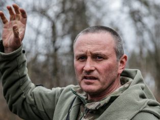 Když zrovna Jurij Ulšin nevyhazuje do povětří mosty, nešetří kritikou vůči byrokracii i korupci | Foto: Majda Slámová / Voxpot