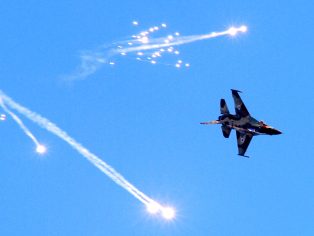 Izraelský stíhací letoun F-16 | Foto: Shutterstock
