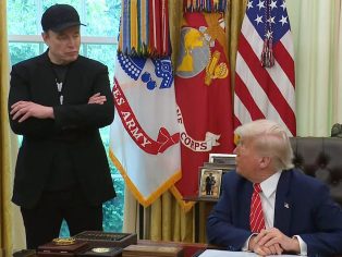 Elon Musk a Donald Trump na společné tiskové konferenci v Bílém domě | Foto: The White House / YouTube