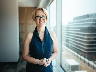 Kelley Vlahos z think tanku Quincy Institute for Responsible Statecraft zklamalo, že Trump se tak přimkl k izraelskému pohledu na věc | Foto: Petr Chodura / Voxpot