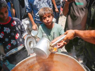 Výdej potravin v Gaze | Foto: Ashraf Amra / UNRWA / Wikimedia Commons