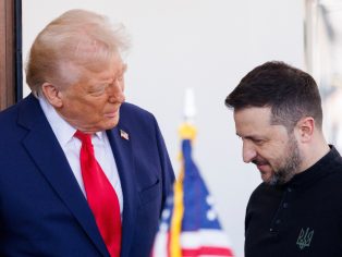 Americký prezident Donald Trump se svým ukrajinským protějškem Volodomyrem Zelenským | Foto: Joshua Sukoff / Shutterstock