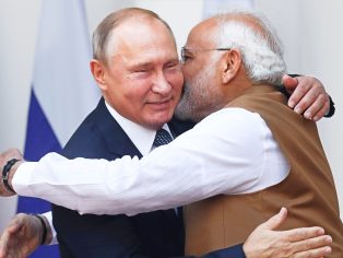 Vladimir Putin v objetí s Naréndrou Módím | Foto: Shutterstock