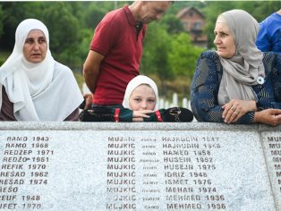 Památník ve Srebrenici | Foto: Ajdin Kamber / Shutterstock