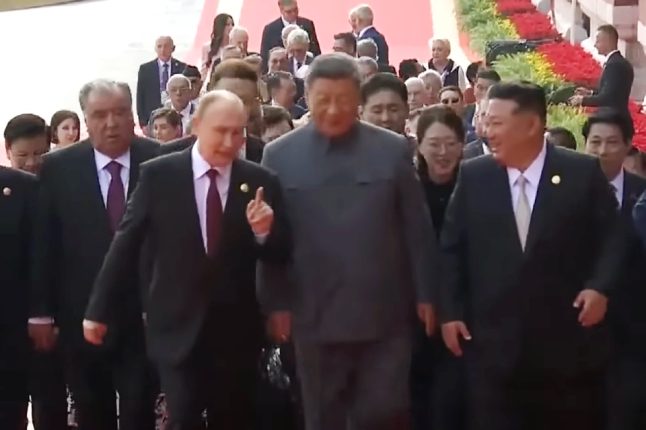 Světoví státníci na vojenské přehlídce v Pekingu | Foto: Čínská ústřední televize