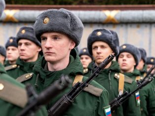 Branci rukující do ruské armády | Ilustrační foto: Shutterstock