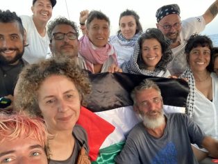 Posádka jedné z humanitárních lodí mířících do Gazy | Foto: Šárka Přikrylová