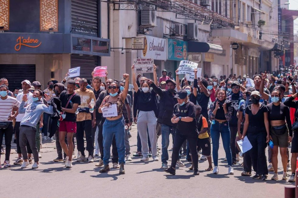 Demonstranté v ulicích na Madagaskaru | Zdroj: Discord