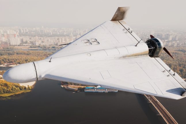 Útočný dron nad městem | Ilustrační grafika: Shutterstock