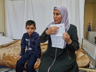 Babička nejdřív myslela, že malý Hamza je mrtvý | Foto: Dorota Holubová / Voxpot