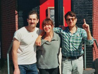 Yung Chomsky, Liz Franczak a Brace Belden | Foto: TrueAnon