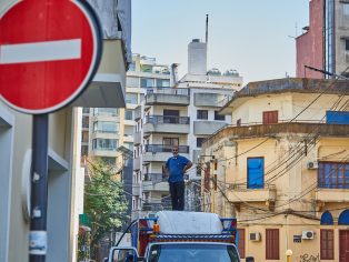Jeden z mnoha, kdo v Bejrútu vyhlížejí nejistou budoucnost | Foto: Dorota Holubová / Voxpot