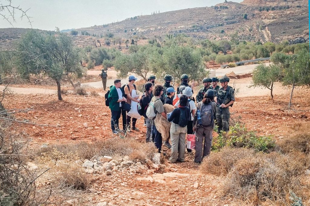 Dobrovolnictvo v konfrontaci s izraelskými vojáky | Foto: Martin Pavlík