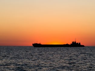 Ruský tanker vyplouvající ze Soči | Foto: Mark Sc / Shutterstock